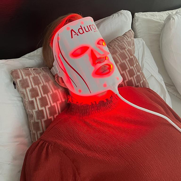 maschera di terapia della luce a led aduro